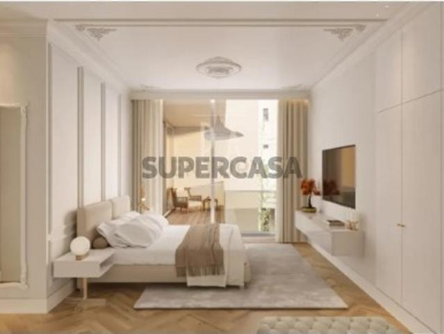 Elegante T2 com varanda luminosa e interiores amplos numa localização central