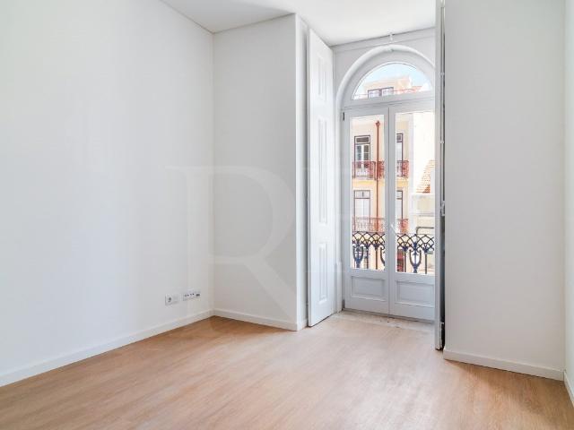Elegante T2 Contemporâneo no 2.º Andar Anjos 49 0m² Arroios