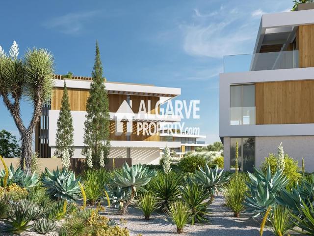 Elegante T2 no 1º Andar com Jardim Privado e Arrecadação Espaçosa