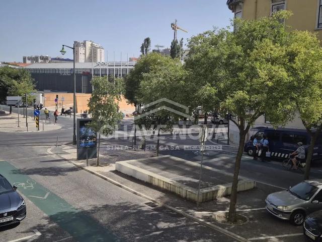 Elegante T5 com 200 m² nas Avenidas Novas | Em Remodelação