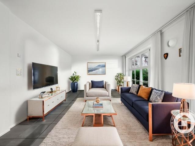 Elegante und lichtdurchflutete 3,5 Zimmer Wohnung