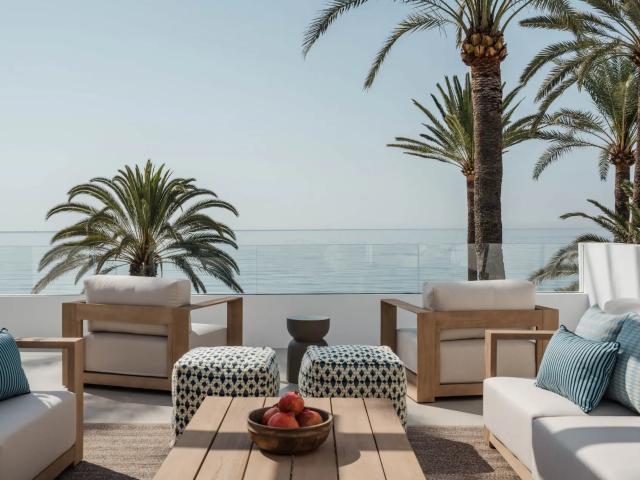 Elegante Vida junto a la Playa en el Prestigioso Oasis Club. 314m² Marbella
