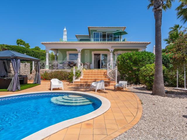 Elegante Villa 4 quartos |Vista mar & Localização privilegiada | Carvoeiro