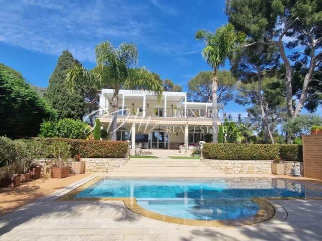 ÉLÉGANTE VILLA À DEUX PAS DU GRAND HÔTEL
