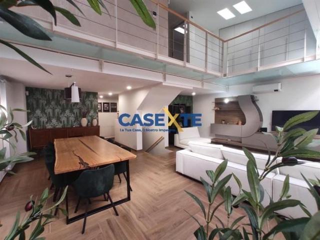 Elegante villa a schiera con ingresso indipendente e giardino privato