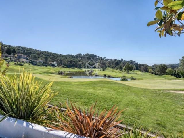 Élégante villa appartement de plain pied au cœur d'un golf renommé