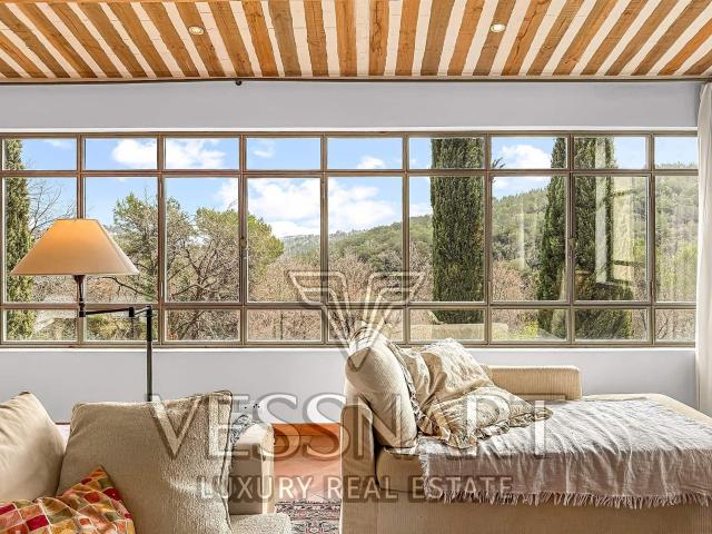 Élégante villa au coeur de la nature proche du centre du Val. 280m² Valbonne