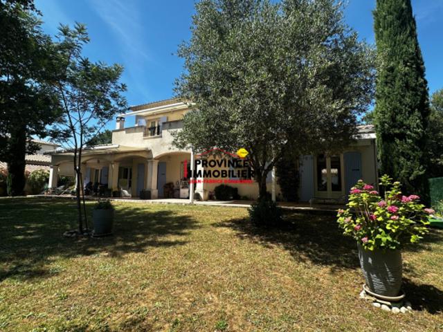 Elegante Villa avec de beaux volumes