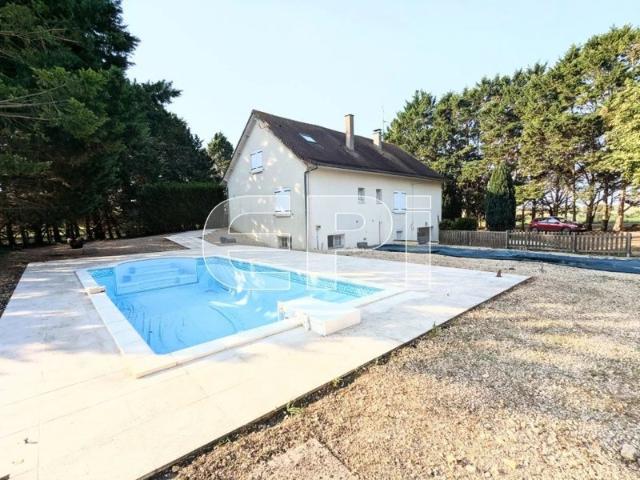 Élégante villa avec piscine à Loudun, 170 m², 3 chambres