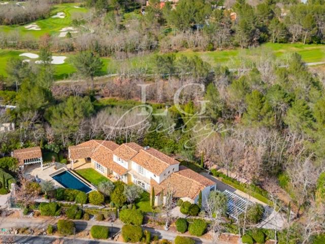 Élégante villa avec piscine au cœur du Domaine de Terre Blanche