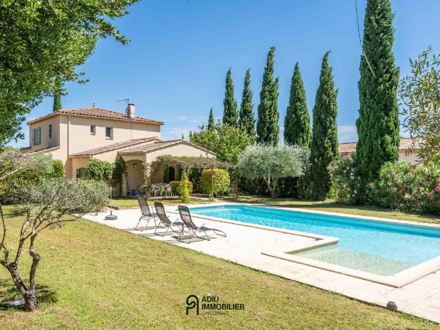 Élégante villa avec piscine et jardin arboré à Uzès