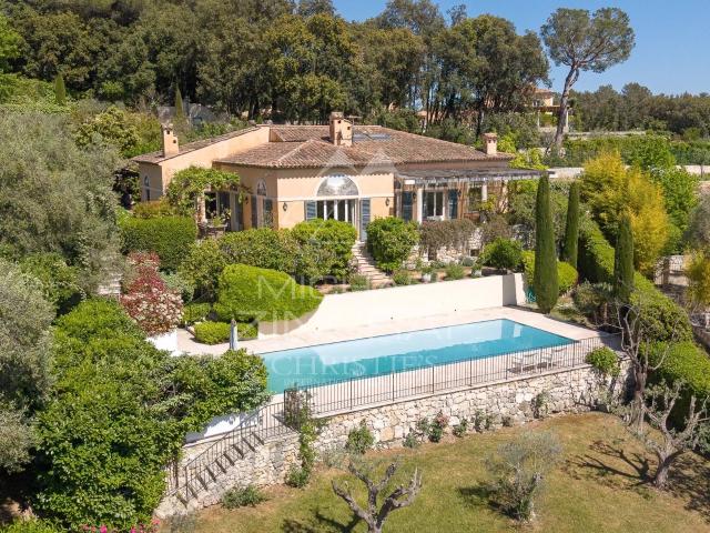 Élégante villa avec vue panoramique et calme absolu proche de Saint Paul de Vence