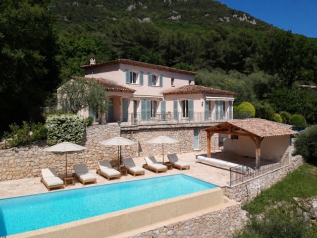 Élégante villa avec vue panoramique et piscine chauffée