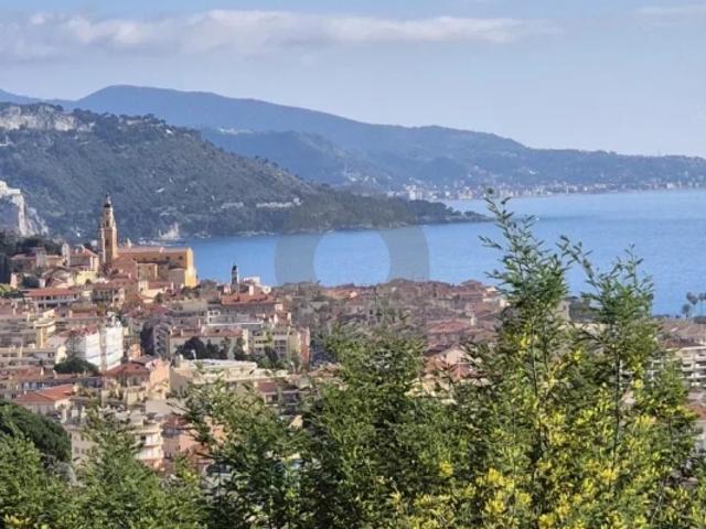 Élégante Villa avec Vue Panoramique – Menton, Quartier Résidentiel