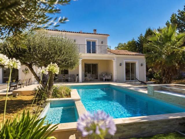 Élégante villa contemporaine au calme, entre mer et arrière. 138m² Saint Cézaire sur Siagne