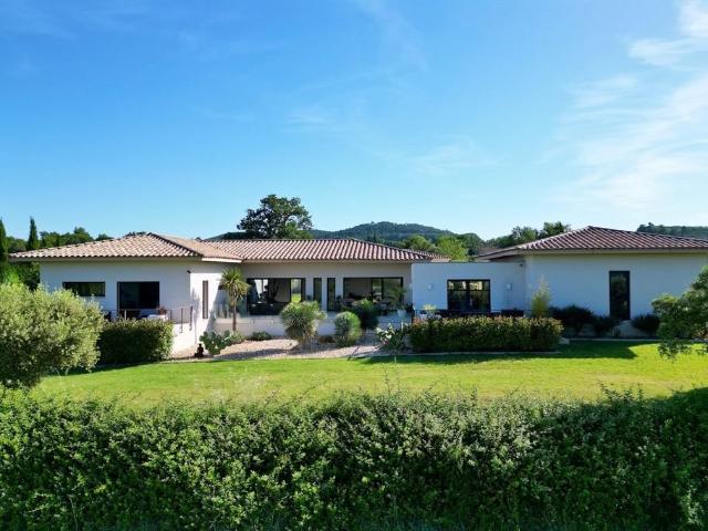 Élégante villa contemporaine au coeur des vignes, à 20 min d. 252m² Uzès