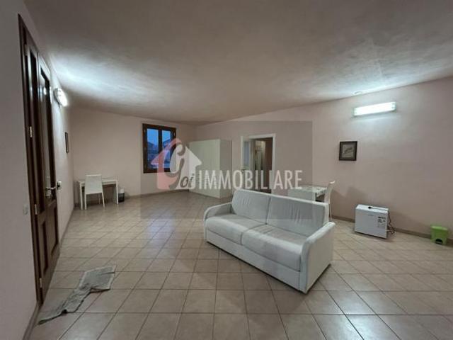 Elegante villa con giardino privato e possibilit bifamiliare