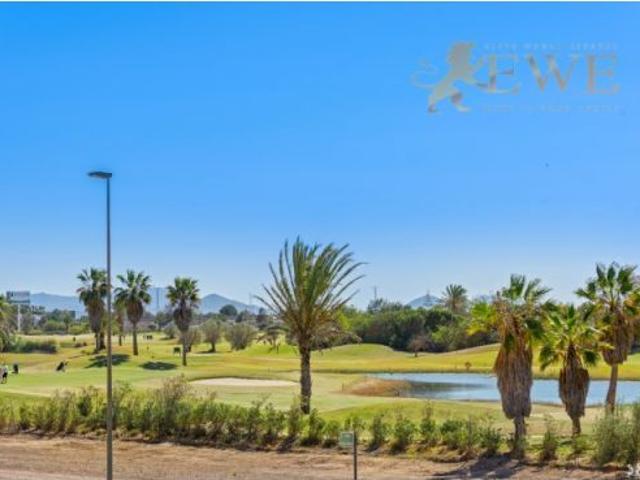 Elegante villa con piscina privada junto al campo de golf en Los Alcázares