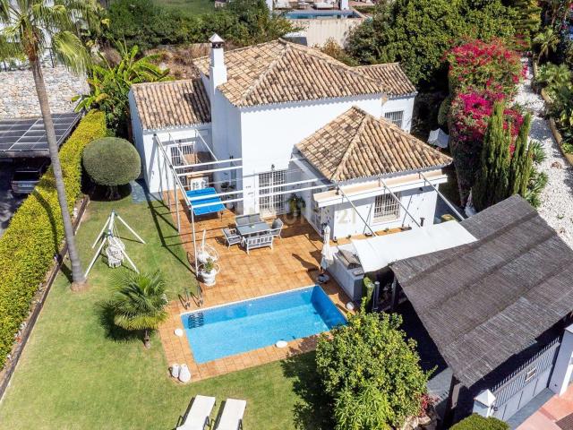 Elegante villa con vistas panorámicas al mar en Sierra Blanca Country Club, Marbella
