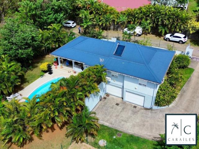 Élégante Villa d’Architecte avec Piscine dans un Environnement Privilégié