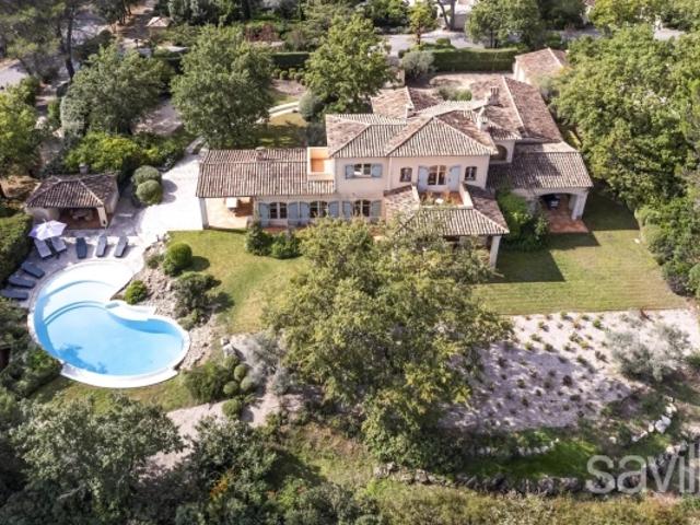Élégante villa dans le domaine de Terre Blanche