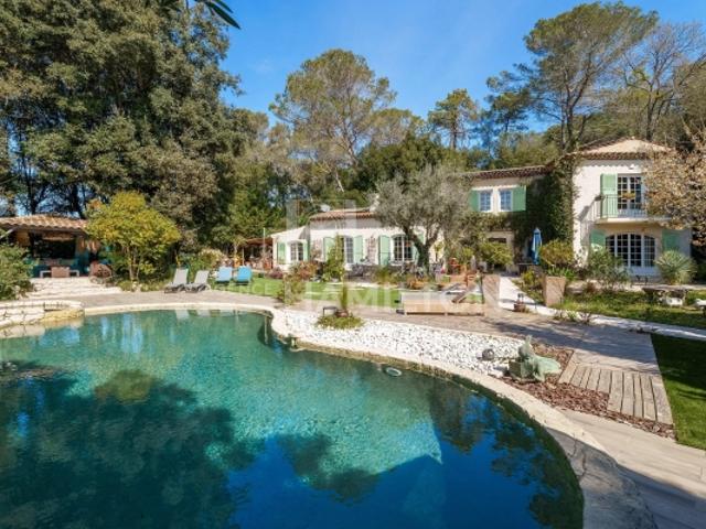 Élégante Villa d'Architecte avec Piscine