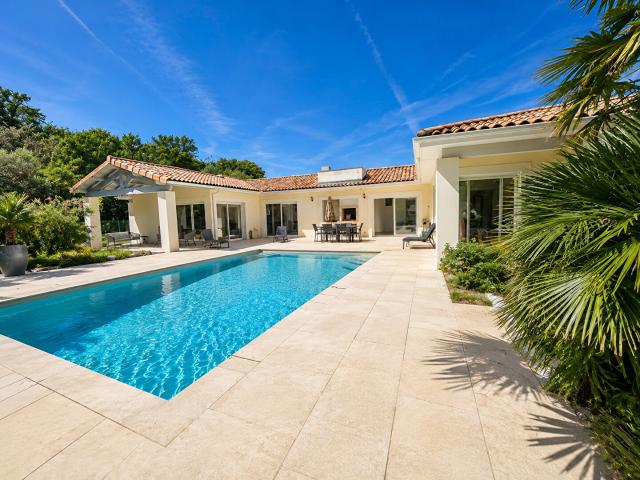 Elégante villa d'architecte de plain pied avec piscine ? Un écrin de sérénité aux portes de Périgueux
