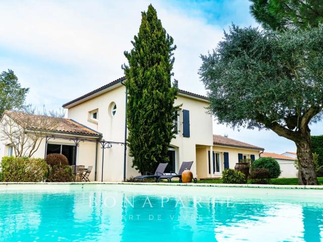 Elégante villa d'architecte et ses espaces de détente extéri. 219m² Vouillé