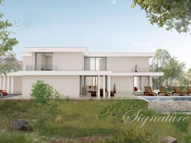 Elegante villa de 4 quartos com 537 m2, em construção, nos arredores de Loulé, com uma vista espetacular para o campo