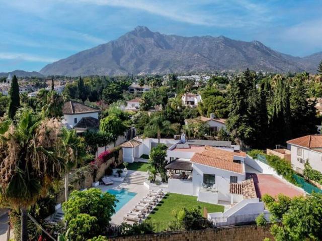 Elegante villa de 6 dormitorios con vistas panorámicas en la Milla de Oro