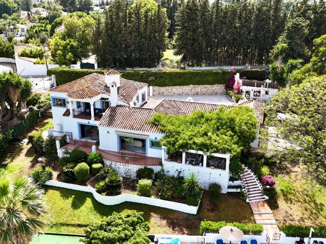 Elegante villa de 6 habitaciones en alquiler de larga duración en San Pedro de Alcántara