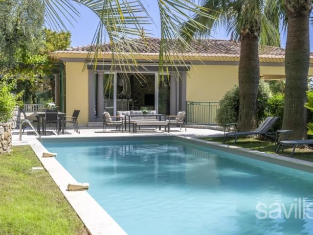 Élégante Villa de Prestige aux Multiples Espaces Indépendants