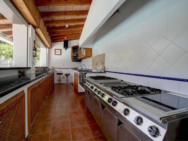 Elegante villa en una parcela de 2.000 m² a tan solo unos pasos de la playa | Nueva Milla de Oro