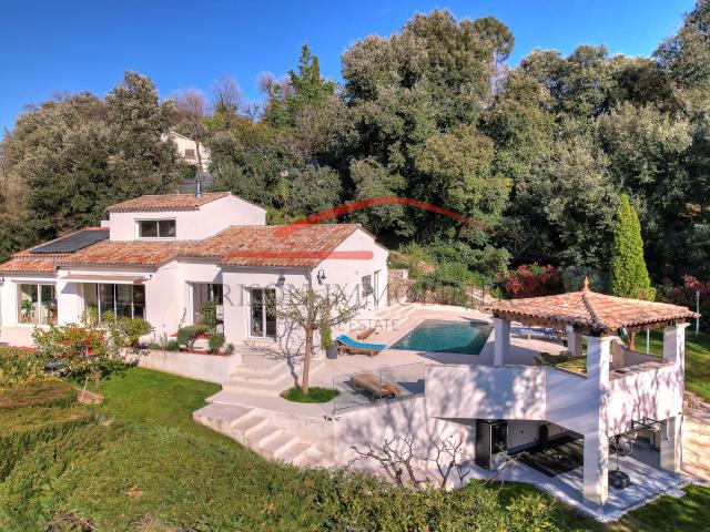Élégante villa familiale avec studio indépendant et prestations haut de gamme