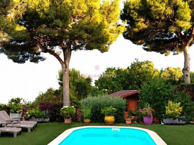 Élégante villa idéalement située, à proximité immédiate des plages et du cœur du village !
