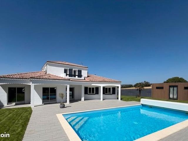 Élégante villa individuelle avec Piscine Garage double 144 m2