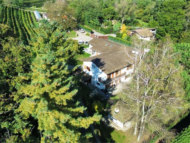 Elegante VILLA MIT GARTEN IM RESERVIERTEN BEREICH