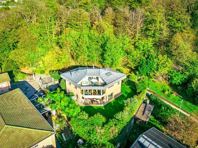 Elegante Villa mit Panoramablick in Lugano Vezia