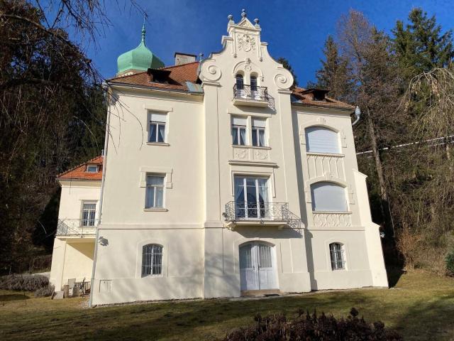 Elegant art nouveau villa with a view of Lake Wörthersee. Elegante Villa mit Wörthersee Blick
