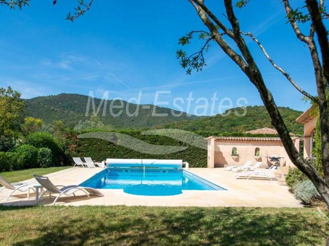 Elegante villa provençale avec belle vue sur les montagnes 160m² Le Plan de la Tour