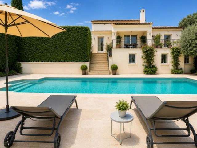 ÉLÉGANTE VILLA PROVENÇALE AVEC PISCINE À DEUX PAS DU VILLAGE