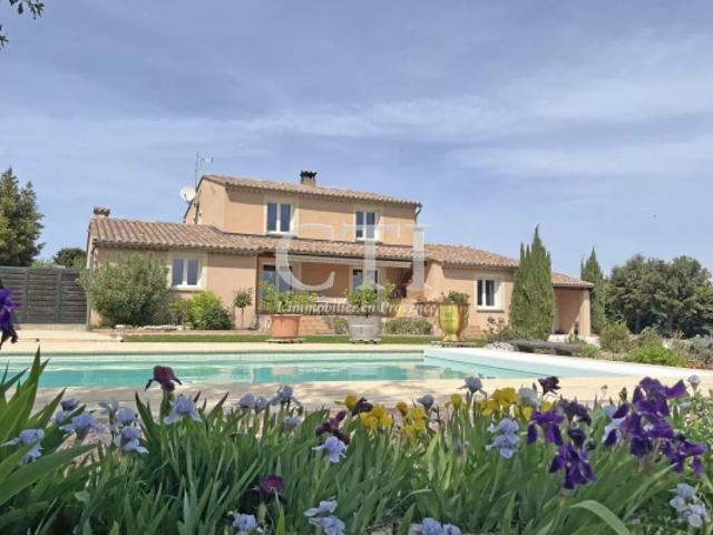 Élégante villa provençale avec piscine et vues majestueuses