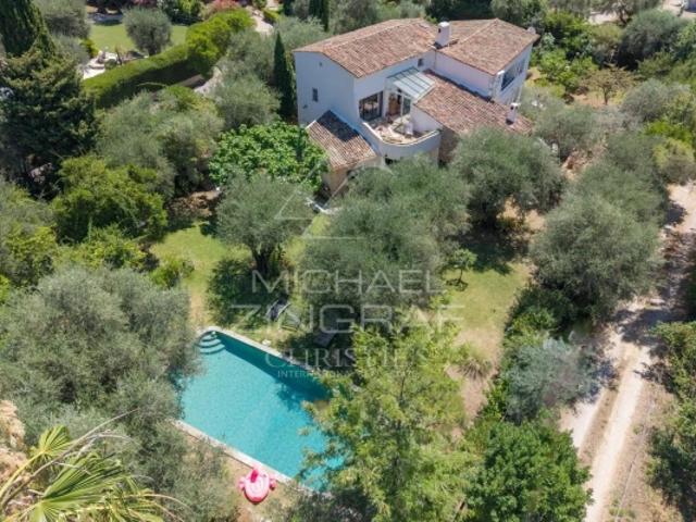 Élégante villa provençale à quelques pas du village de Tourrettes sur Loup