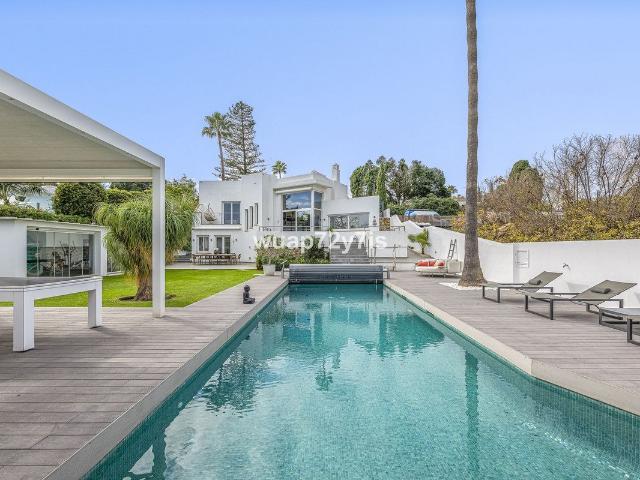 Elegante Villa Renovada con Piscina Privada y Vistas Verdes. 224m² Guadalmina