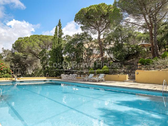 Elegante villa rústica en venta en Castell Platja d'Aro, cer. 446m² Castell Platja d'aro