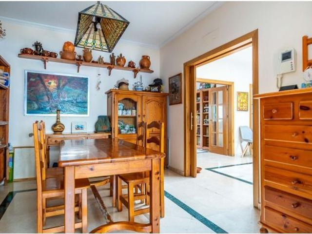 ELEGANTE VIVIENDA UNIFAMILIAR CON 7 DORMITORIOS