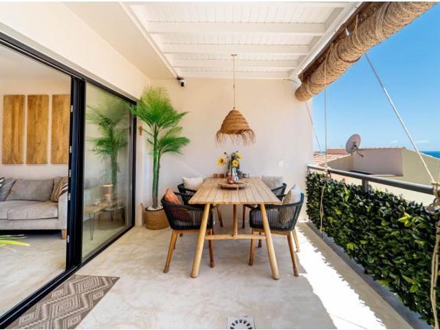 Elegante vivienda con vistas de primera categoría y estudio independiente