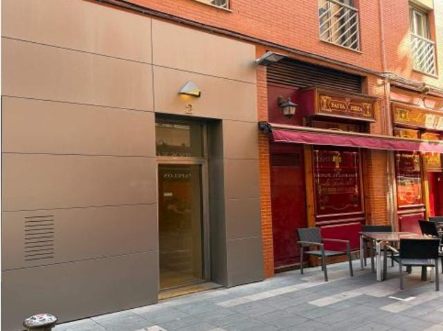 Elegante vivienda en esquina con garaje en pleno centro de Alicante Castaños / Santa Bárbara