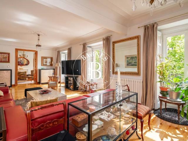 Elegante y Luminoso Piso Exterior en el Prestigioso Barrio d. 258m² Madrid
