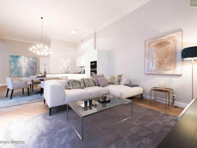 Elegante Altbauwohnung in revitalisiertem Palais in Zentrumsnähe
